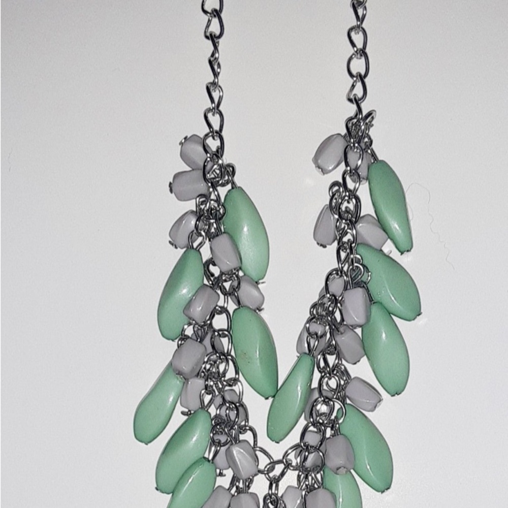 Paparazzi necklace and earring set. NWT - Picture 4 of 6